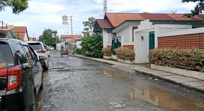 Jalan Rusak di Depan Stasiun Pemalang Dikeluhkan Pengendara, Berbulan-bulan Tak Kunjung Diperbaiki