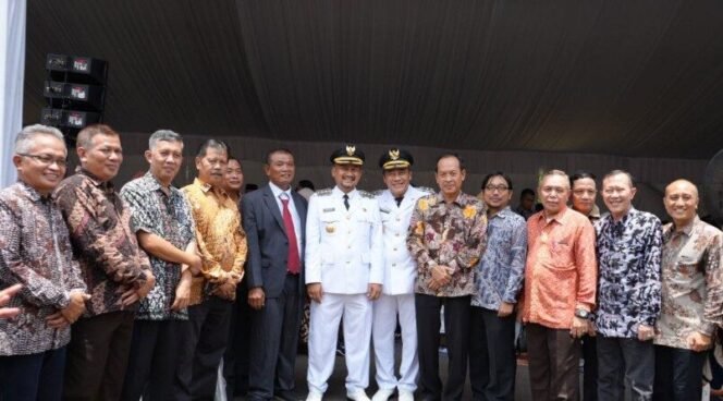 
					Resmi Dilantik Jadi Bupati dan Wabup Pemalang, Anom-Nurkholes Disambut Semua Kepala OPD dan Sampaikan Selamat