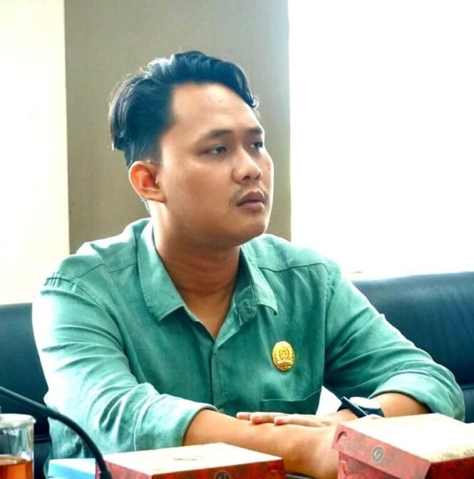 
					Anggota Komisi B DPRD Pemalang, Azka Amanazar
