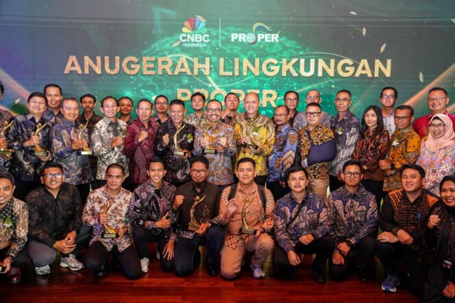 
					Luar Biasa! Pertamina Patra Niaga Raih Penghargaan Proper Emas dan 7 Proper Hijau