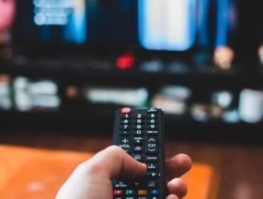 ilustrasi sedang menonton tv digital (Pixabay)