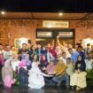 Foto bersama fans Locomotive cafe bersama Bupati Pemalang Anom Widiyantoro setelah buka puasa bersama
