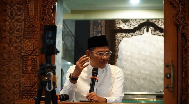 Prof Dr. KH Abu Rokhmad, MAg yang merupakan guru Besar UIN Walisongo Semarang dan Dirjen Bimas Islam Kementerian Agama RI,