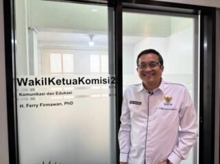 Wakil Ketua Komisi Edukasi dan Komunikasi Badan Perlindungan Konsumen Nasional (BPKN), Ferry Firmawan,P.hD