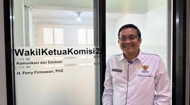 Wakil Ketua Komisi Edukasi dan Komunikasi Badan Perlindungan Konsumen Nasional (BPKN), Ferry Firmawan,P.hD