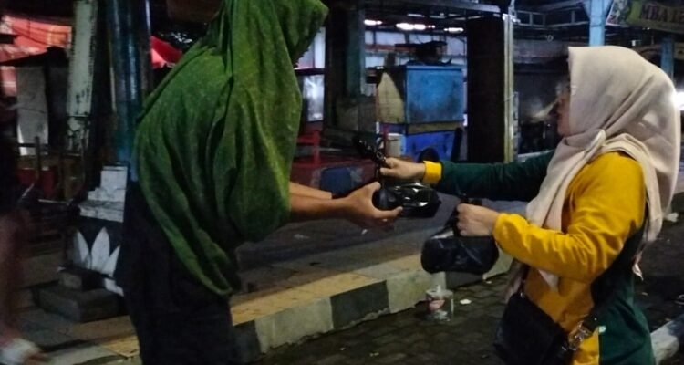 Ikatan Istri Karyawan Perhutani KPH Pemalang Gelar Sahur On The Road