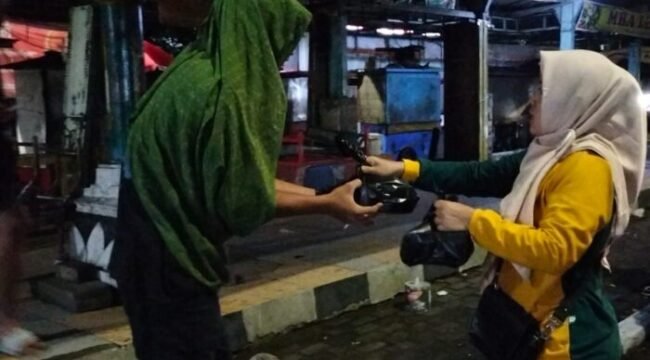Ikatan Istri Karyawan Perhutani KPH Pemalang Gelar Sahur On The Road