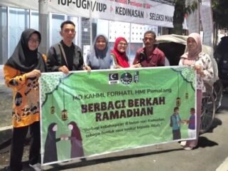 KAHMI, Forhati dan HMI Pemalang Berbagi Berkah Ramadan ke Tukang Becak hingga Pemulung