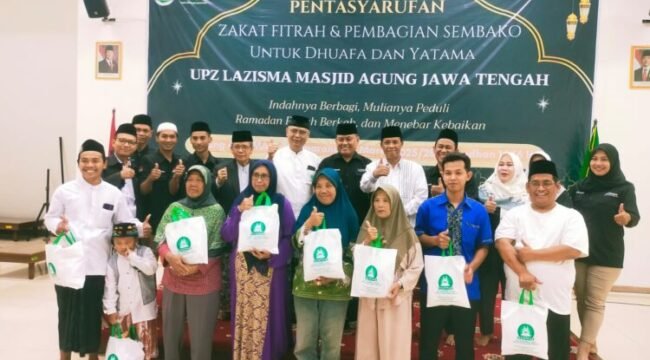 Pengurus UPZ MAJT mentasarufkan ratusan paket sembako kepada dhuafa dan yatama Semarang, Jum'at (28/3/2025).