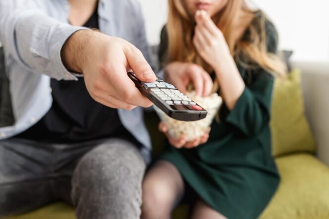 
					Ilustrasi nonton tv (pexels)