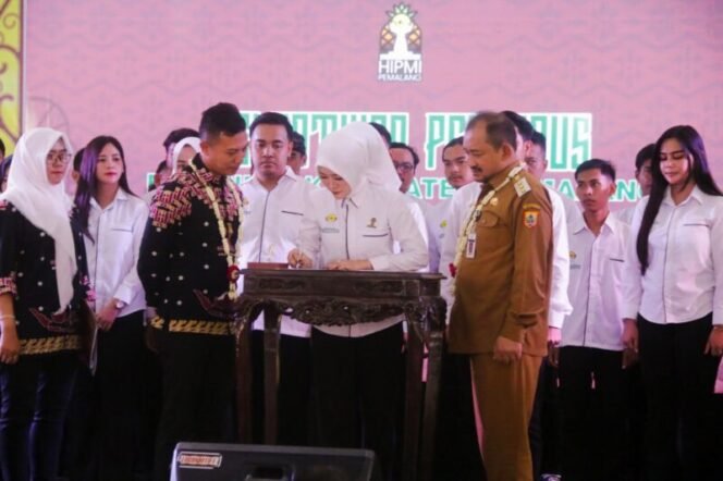 
					Pengurus Baru HIPMI Resmi Dilantik, Bupati Anom Harapkan Bisa Bawa Pergerakan Ekonomi untuk Pemalang