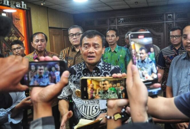 
					Gubernur Jawa Tengah, Ahmad Luthfi saat keterangan pers