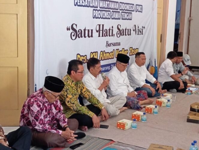 
					Halalbihalal PWI Jateng, KH Ahmad Hadlor Sebut Peran Luar Biasa Pewarta di Zaman Rasulullah