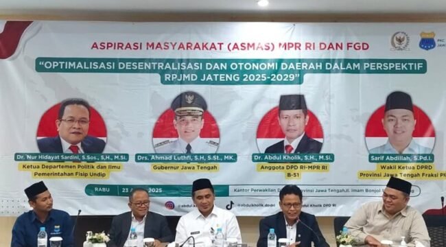 Senator Abdul Kholik, Wakil Gubernur Jateng Taj Yasin Maimoen, Wakil Ketua DPRD Jateng Sarif Abdillah, dan Ketua Departemen Politik dan Ilmu Pemerintahan Undip, Nur Hidayat Sardini, pada FGD di kantor DPD Perwajilan Jateng, Rabu 23 April 2025.