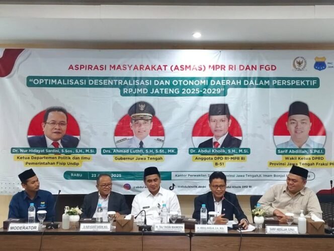 
					Senator Abdul Kholik, Wakil Gubernur Jateng Taj Yasin Maimoen, Wakil Ketua DPRD Jateng Sarif Abdillah, dan Ketua Departemen Politik dan Ilmu Pemerintahan Undip, Nur Hidayat Sardini, pada FGD di kantor DPD Perwajilan Jateng, Rabu 23 April 2025.