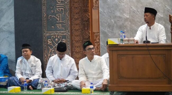 KH Arja Imroni Beri Ceramah pada Acara Walimatul Safar Haji Jamaah Masjid At-Taqwa Karonsih