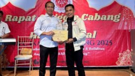 Zainal Petir terima penghargaan dari IKADIN