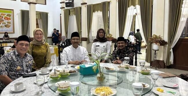 Menteri Sosial (Mensos) Saifullah Yusuf saat kunjungan kerja di Pemalang, belum lama ini.