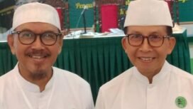 Ketua terpilih IPHI Jateng, Dr. dr. KH. Masrifan Djamil, MPH., MMR (kiri), bersama Ketua Umum Pengurus Pusat IPHI, Mayjen TNI (Purn) Dr. H. Ahmad Yani Basuki, M.Si.