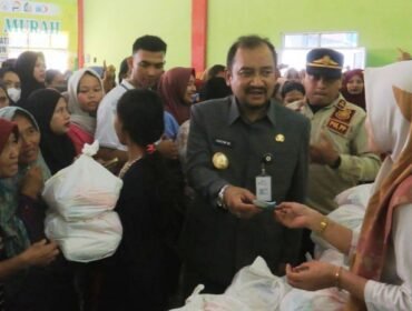 Bupati Anom Senang Saksikan Kemeriahan Pasar Murah