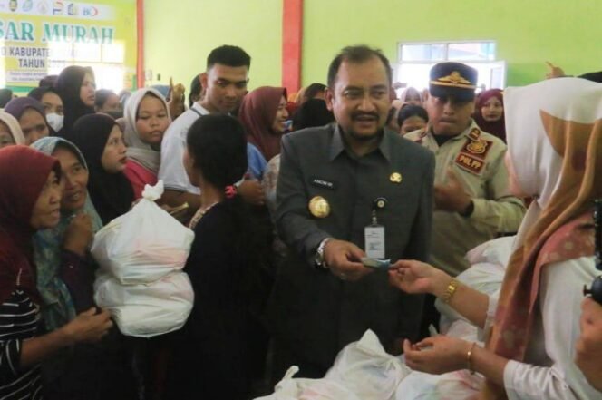 
					Bupati Anom Senang Saksikan Kemeriahan Pasar Murah