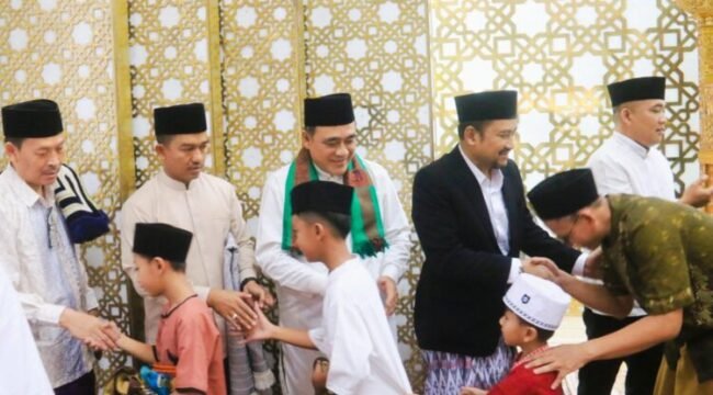 Bupati dan Wabup Pemalang Sholat Ied Bersama Warga di Masjid Agung Nurul Kalam