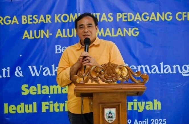 
					Wakil Bupati Pemalang Nurkholes dalam acara Halal Bi Halal pedagang komunitas Car Freeday (CFD) Alun -alun Pemalang di Comal Baru Waterpark, Sabtu (19/4/2025)