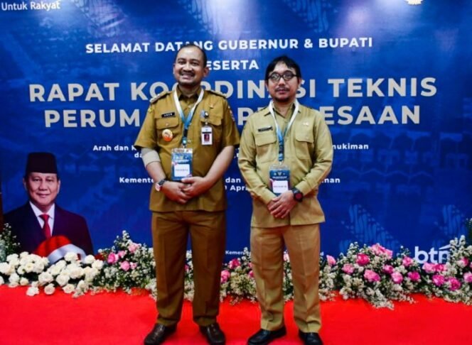 
					Bupati Pemalang Anom Widiyantoro dan Plt. Kadisperkim Joko Tri Asmoro