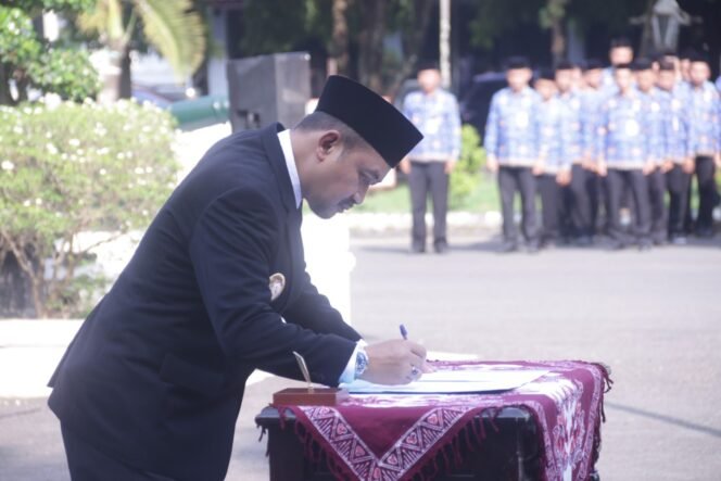 
					Bupati Pemalang Anom Widiyantoro