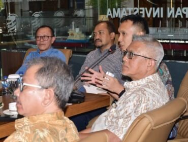 Bupati Pemalang, Anom Widiantoro, bersama Direktur Utama PDAM Tirta Mulya Pemalang, Slamet Effendi, menghadiri acara pemaparan kerja sama investasi Sistem Penyediaan Air Minum (SPAM) yang diselenggarakan oleh PT Tigalapan Adam Internasional, Jakarta pada Kamis 15 Mei 2025