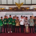 Foto Bersama - Senator DPD RI Abdul Kholik seusai menjadi pembicara di Batang