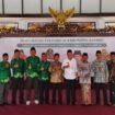 Foto Bersama - Senator DPD RI Abdul Kholik seusai menjadi pembicara di Batang
