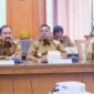 Bupati Pemalang Anom Widiyantoro dalam acara Rapat Koordinasi (Rakor) Penanganan Banjir di wilayah Provinsi Jawa Tengah yang dipimpin Gubernur Ahmad Luthfi di Ruang Rapat Gedung A Lantai 2 Kantor Gubernur Jawa Tengah, pada Senin (26/5/2025).