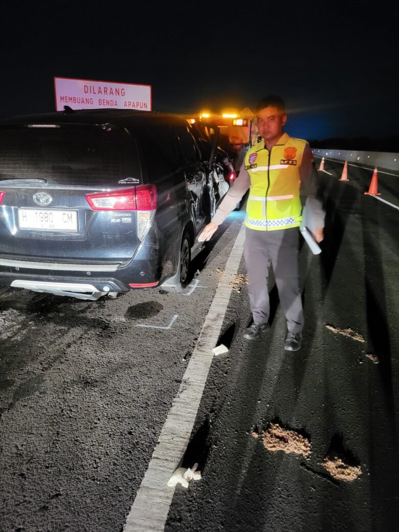 Polres Pemalang Dalami Kecelakaan Lalu Lintas Mobil dan Truk di Jalan Tol Pemalang