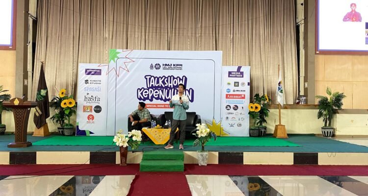 Talkshow Kepenulisan special Road to Comfest X yang diadakan oleh Himpunan Mahasiswa Jurusan (HMJ) Komunikasi Penyiaran Islam (KPI) Fakultas Dakwah dan Komunikasi UIN Walisongo Semaran