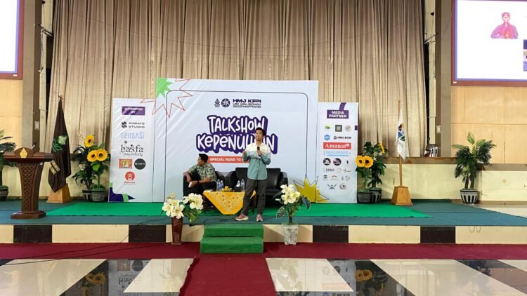 Talkshow Kepenulisan special Road to Comfest X yang diadakan oleh Himpunan Mahasiswa Jurusan (HMJ) Komunikasi Penyiaran Islam (KPI) Fakultas Dakwah dan Komunikasi UIN Walisongo Semaran