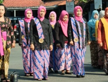 Peringati Hari Kartini, TP PKK Pemalang Gelar Parade Busana Kebaya