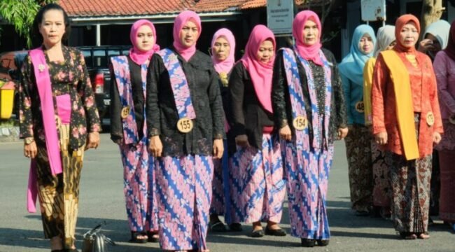Peringati Hari Kartini, TP PKK Pemalang Gelar Parade Busana Kebaya
