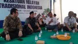 Kesatuan Nelayan Tradisional Indonesia (KNTI) memperingati hari ulang tahunnya yang ke-16 dengan mengelar acara di halaman Kantor Sekretariat KNTI, Desa Ketapang, Kecamatan Ulujami, Kabupaten Pemalang, pada Kamis 15 Mei 2025