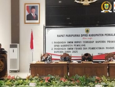 Pembacaan Pandangan Umum Fraksi PKS  terhadap Propemperda Kab. Pemalang 2025 oleh Sekretaris Fraksi PKS Daliwan, S.Pd