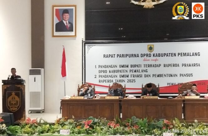 
					Pembacaan Pandangan Umum Fraksi PKS  terhadap Propemperda Kab. Pemalang 2025 oleh Sekretaris Fraksi PKS Daliwan, S.Pd
