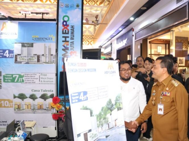 
					Gubernur Jateng Ahmad Luthfi saat membuka acara Jateng Omah Expo ke-3, di Mal Ciputra, Kota Semarang, pada Senin, 19 Mei 2025.