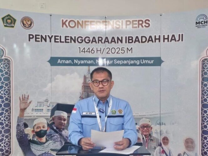 
					Sekretaris Dirjen Penyelenggaraan Haji dan Umrah (PHU) Kementerian Agama, Arfi Hatim