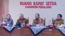 Pemerintah Kabupaten (Pemkab) Pemalang dengan Pemerintah Provinsi Jawa Tengah melakukan kerjasama yang dibahas dalam Rapat Koordinasi Tindak Lanjut Penanganan Banjir Rob di Kabupaten Pemalang di Ruang Rapat Setda Pemalang (Ruang Pojok), Selasa (3/6/2025)