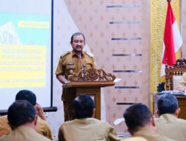 Bupati Anom Widiyantoro menggelar Rapat Koordinasi Penyelenggaraan Pemerintahan Daerah Kabupaten Pemalang Bulan Juni Tahun 2025 di Gedung Sasana Bhakti Praja, Selasa (10/6/2025).