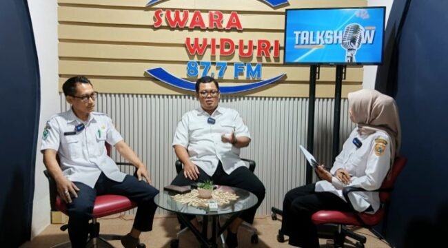 Dialog kesehatan di LPPL Radio Swara Widuri (RSW) 87,7 FM dengan tema Cek Kesehatan Gratis (CKG), Rabu (11/6/2025).