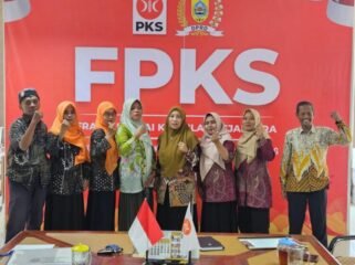 Foto Bersama kader penyuluh dengan Ketua FPKS DPRD Kabupaten Pemalang, dr. Irma Suryani Widyastuti, dan Sekretaris Fraksi, Daliwan, S.Pd.