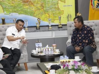 Gubernur Jateng, Ahmad Luthfi saat menerima audiensi dari Yayasan Kelola Lingkungan Pesisir Nusantara di kantornya, Rabu, 4 Juni 2025.