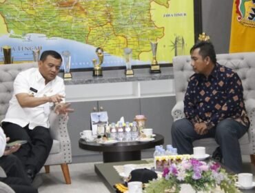 Gubernur Jateng, Ahmad Luthfi saat menerima audiensi dari Yayasan Kelola Lingkungan Pesisir Nusantara di kantornya, Rabu, 4 Juni 2025.
