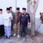 Bupati Pemalang Anom Widiyantoro bersama Forkopimda dan disertai kepala perangkat daerah, berkesempatan menyalurkan hewan kurban Presiden Prabowo berupa satu ekor sapi kepada masyarakat melalui Masjid Nurul Kalam.